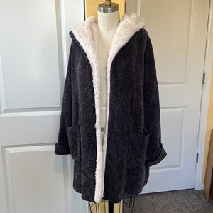 Avah Teddy Sherpa oversized hooded jacket size large with front pockets
